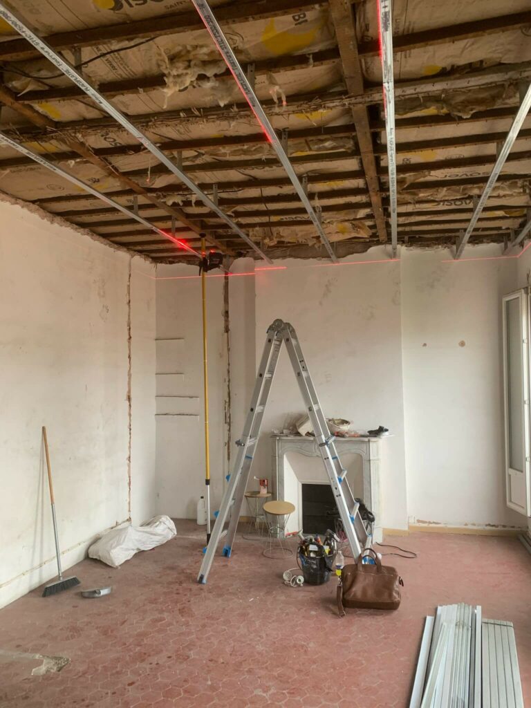 travaux de reprise des cloisons et plafond