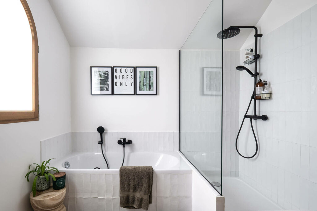 Rénovation salle de bain salle de bain après rénovation avec douche et baignoire dans le même espace